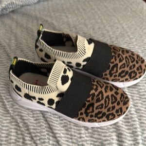 Leopard Print Slip-On Sneakers kids excellent condition jellypop girl